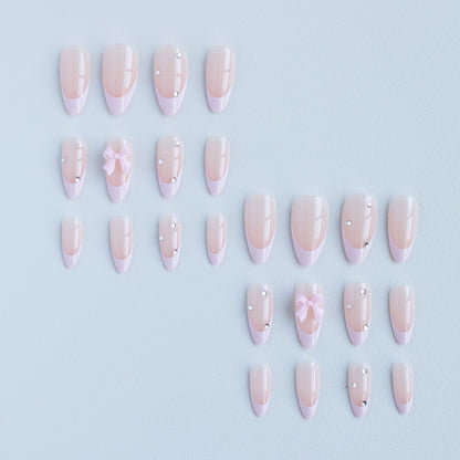Elegante französische Spitzen-Nagelkunst