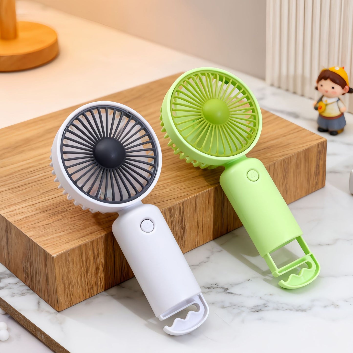 Damen Tragbarer Handventilator mit USB-C-Anschluss und innovativem Design Brehn