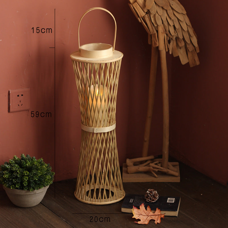 Elegante Lampenständer aus geflochtenem Material Brehn