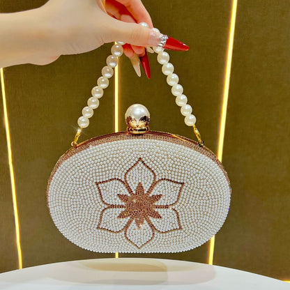 Perlenbesetzte Abendclutch