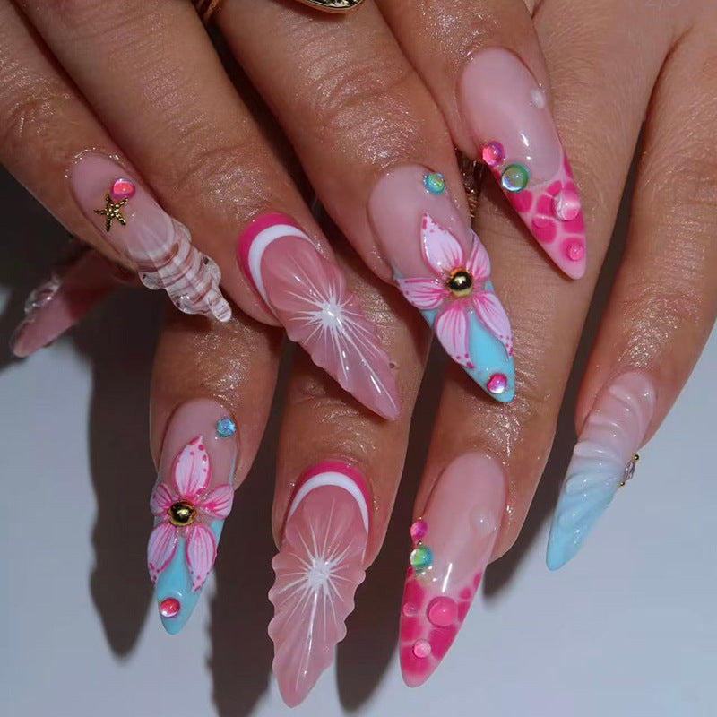 Kunstvolle 3D Nagelspitzen mit maritimem Design Brehn