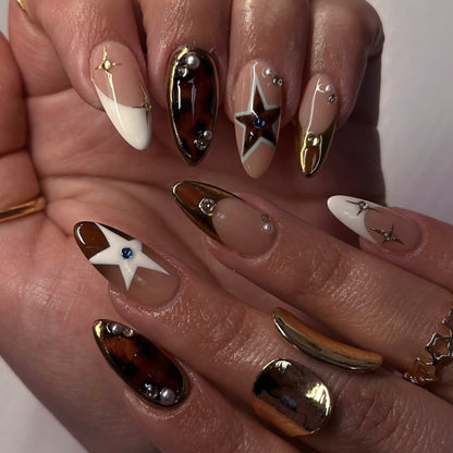 Kunstvolle Nagelverlängerungen im eleganten Glamour-Design Brehn