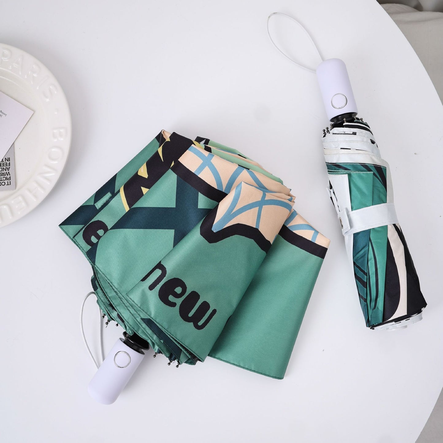 Damen innovativer Faltregenschirm mit einzigartigem grafischen Design Brehn