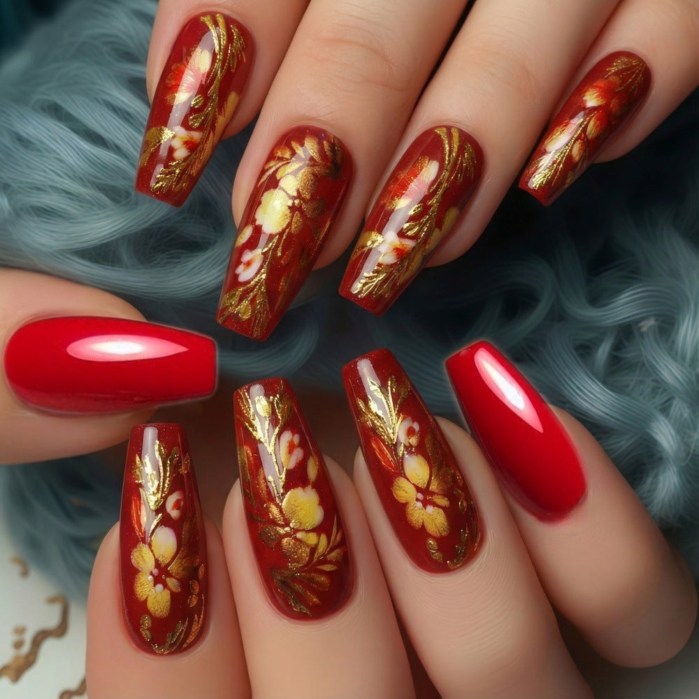 Kunstvolle Nagelspitzen im eleganten Blütenmuster Brehn