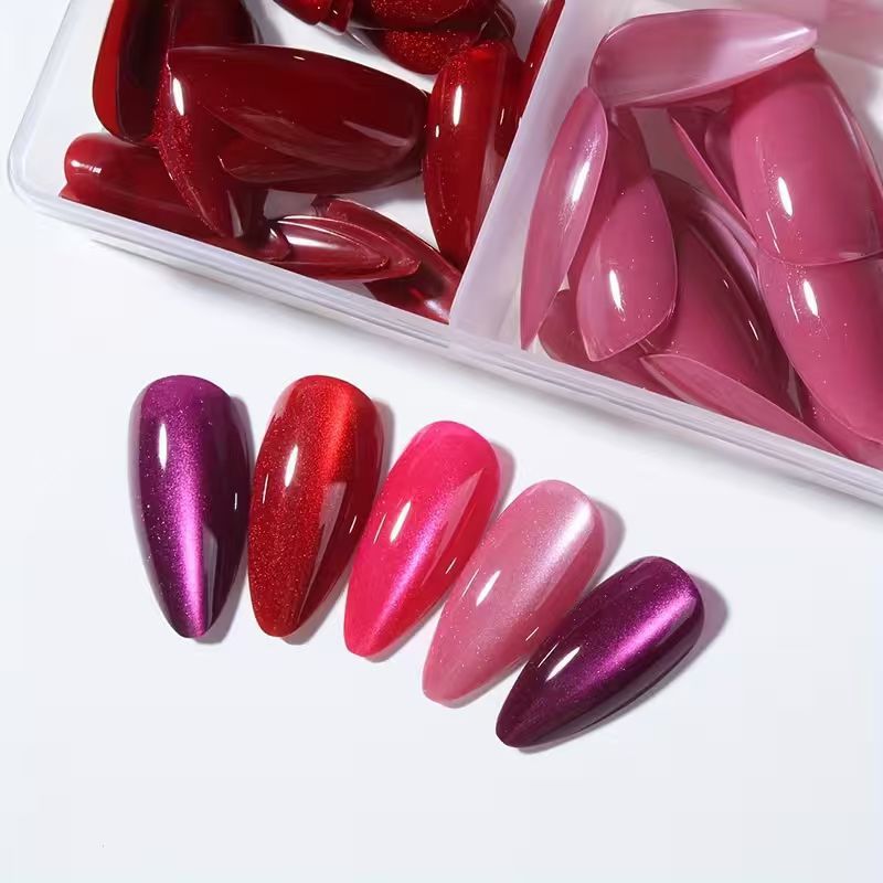 Glänzende Stiletto-Nagelspitzen Brehn