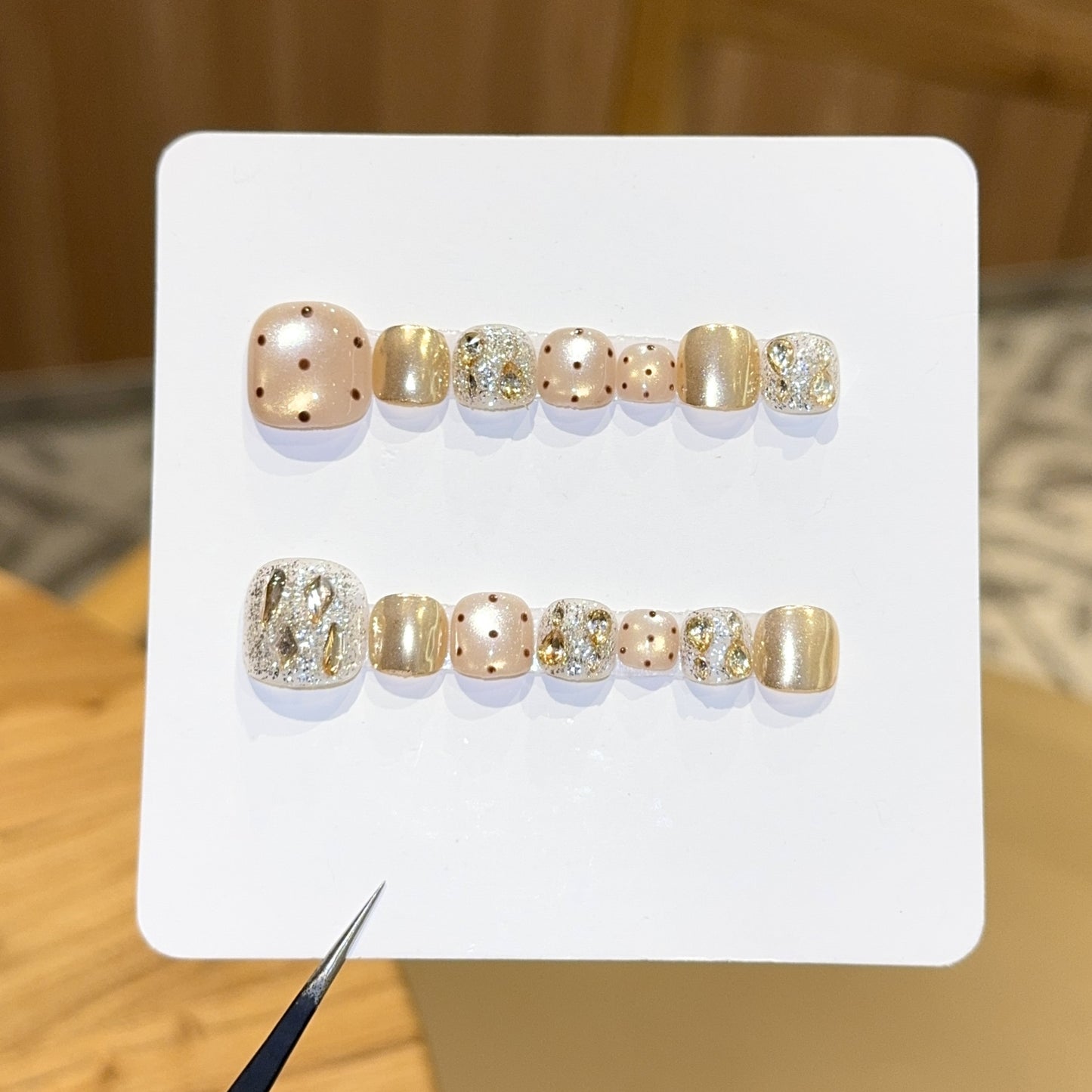Glitzernde Nagelspitzen Brehn