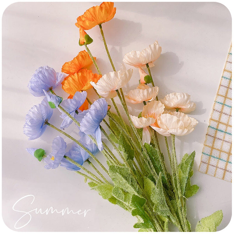 Lebensechte Mohnblumenstängel