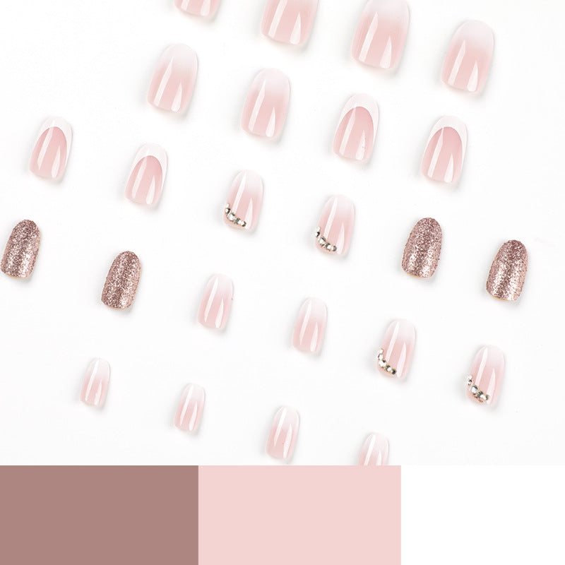 Glamouröse Nagelverlängerungen mit schimmerndem Akzent Brehn