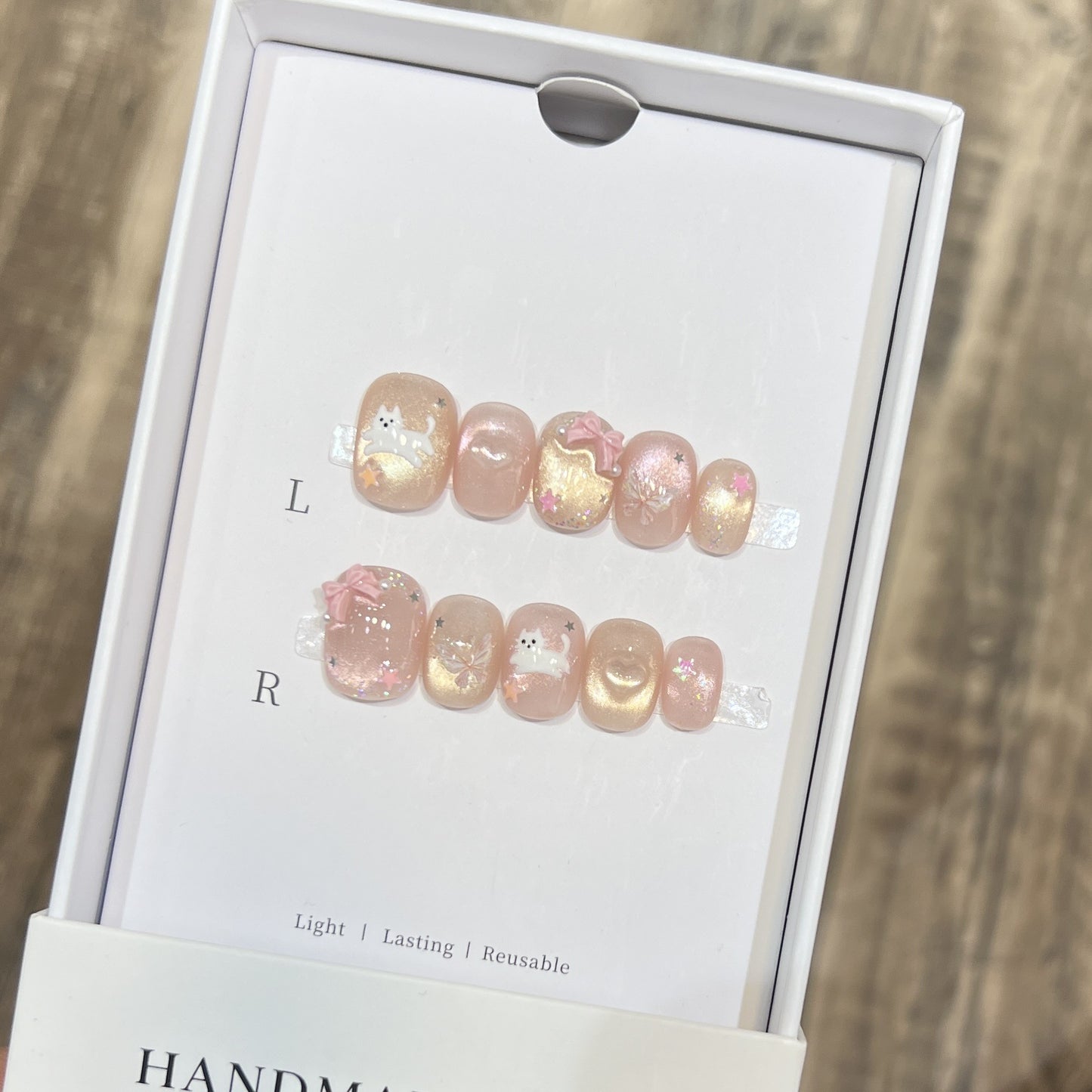 Themen Press-On Nagelkunstset mit Hello Kitty Designs Brehn