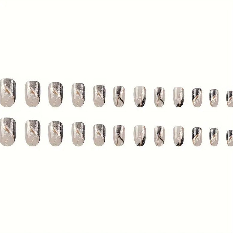 Künstlerische langanhaltende Nagelverlängerungen Brehn
