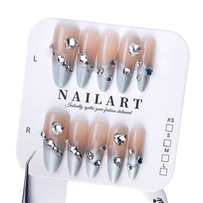 Ombre Stiletto Press-On Nagelkunst mit Schmuckakzenten Brehn