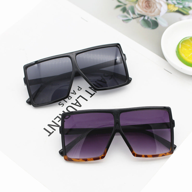 Damen Oversized Sonnenbrille im modischen geometrischen Design Brehn