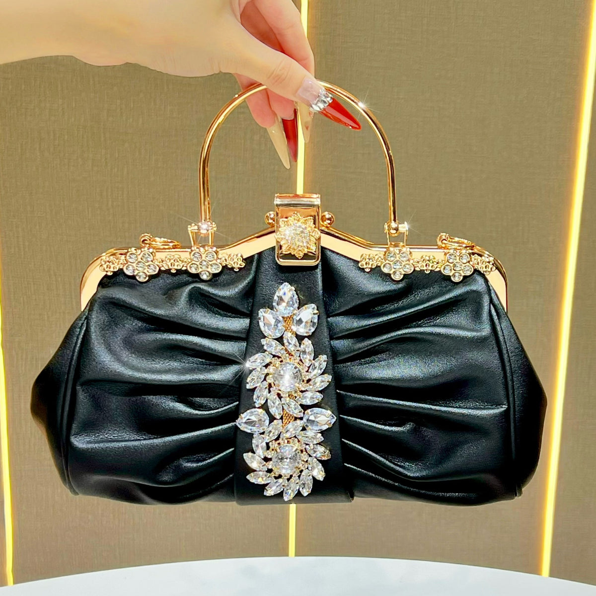 Verziertes vintage-inspiriertes Abendtasche