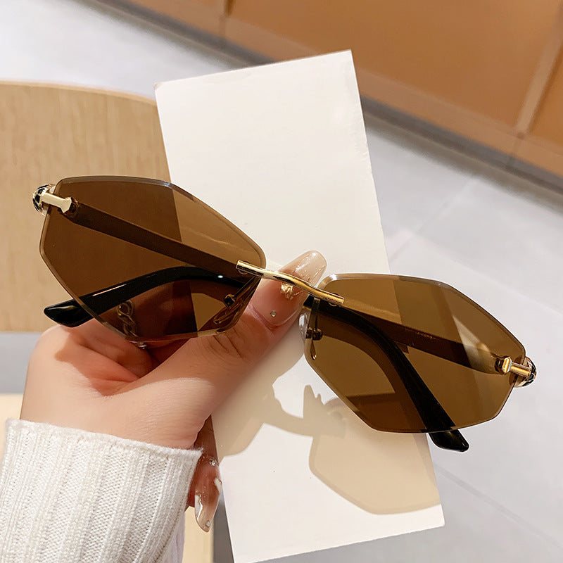 Damen Designer Sonnenbrille mit hexagonalem Rahmen und goldenen Akzenten Brehn