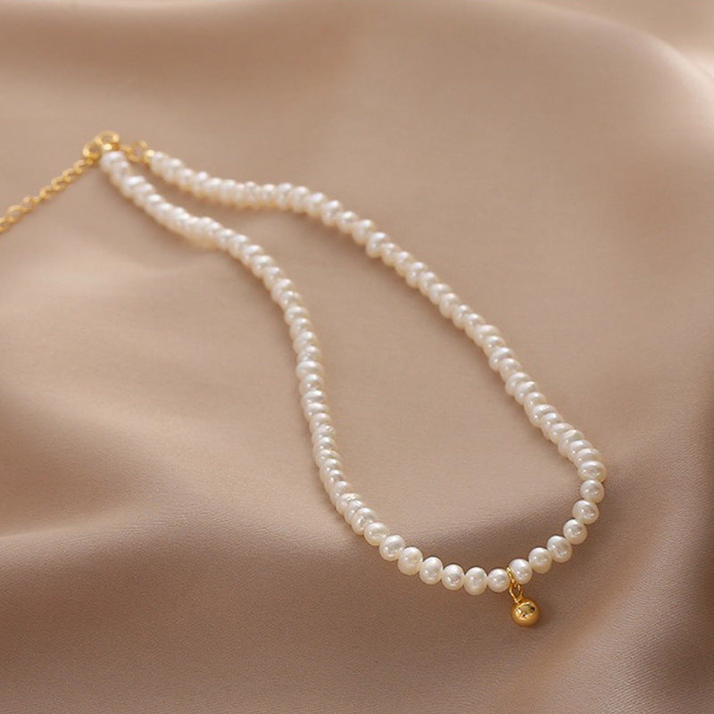 Zarte Perlenhalskette mit Eleganter Goldakzent Brehn