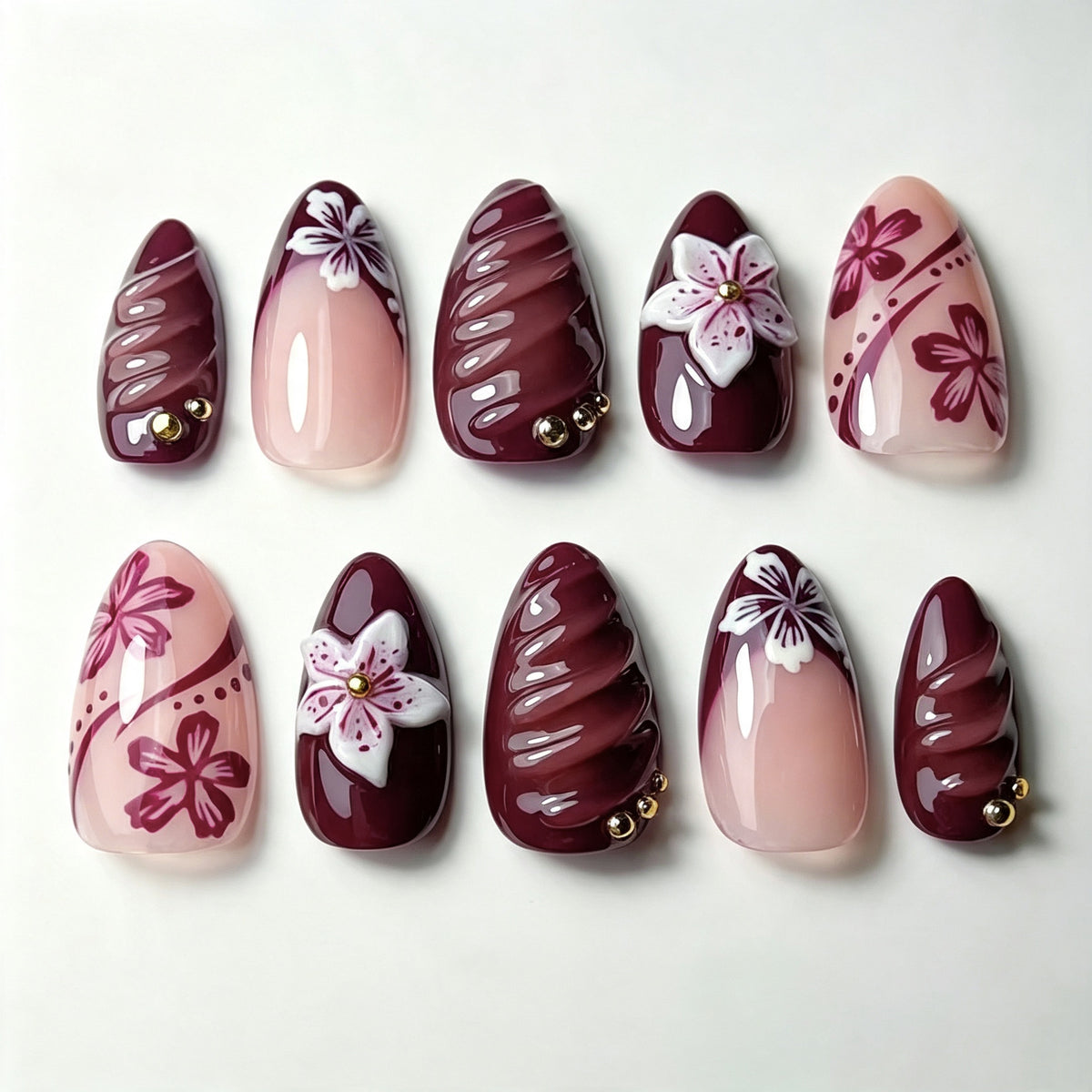 Künstlerisches Press-On Nagelkunst Set mit blumigen und glänzenden Designs Brehn