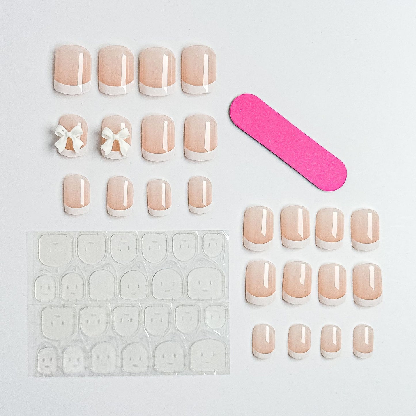 Nail Art Kunstnägel Set mit eleganten Schleifenakzenten Brehn