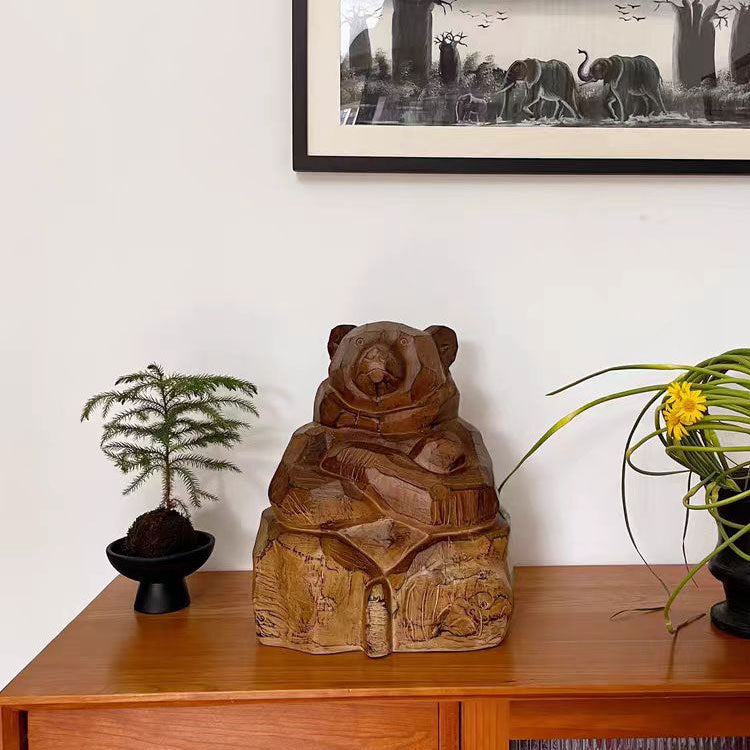 Handgefertigte Holzbären-Skulptur