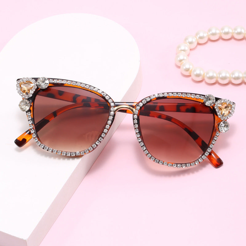 Damen Katzenaugen Sonnenbrille mit funkelnden Kristallverzierungen Brehn