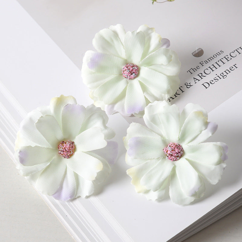 Elegante Stoffblumen-Haarklammer