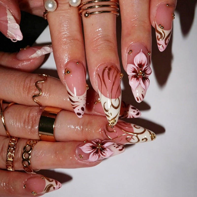 Elegante Floral-Themen Press-On Nagelkunst Brehn