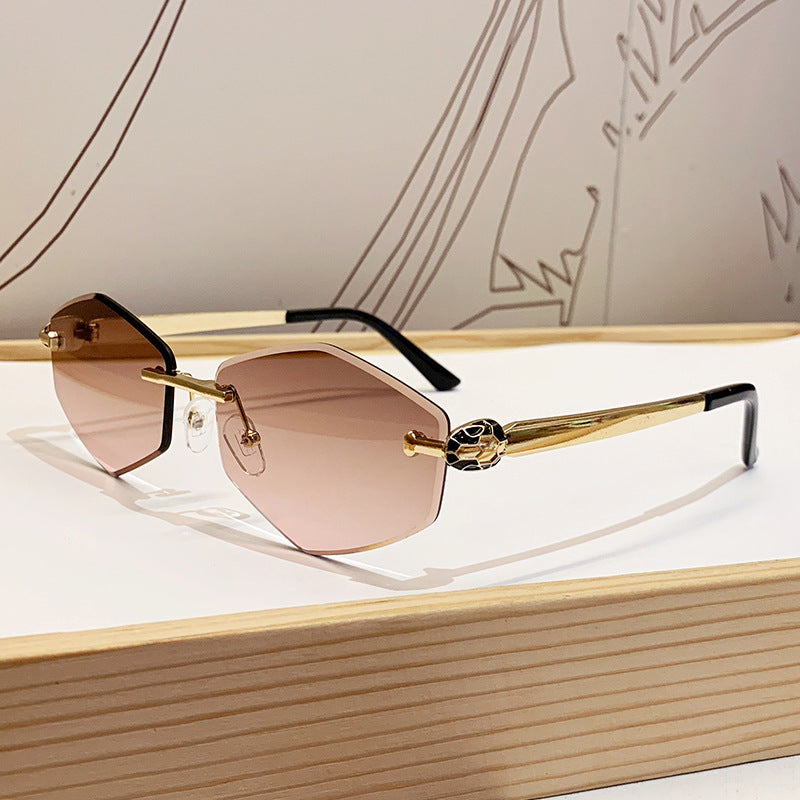 Damen Designer Sonnenbrille mit hexagonalem Rahmen und goldenen Akzenten Brehn