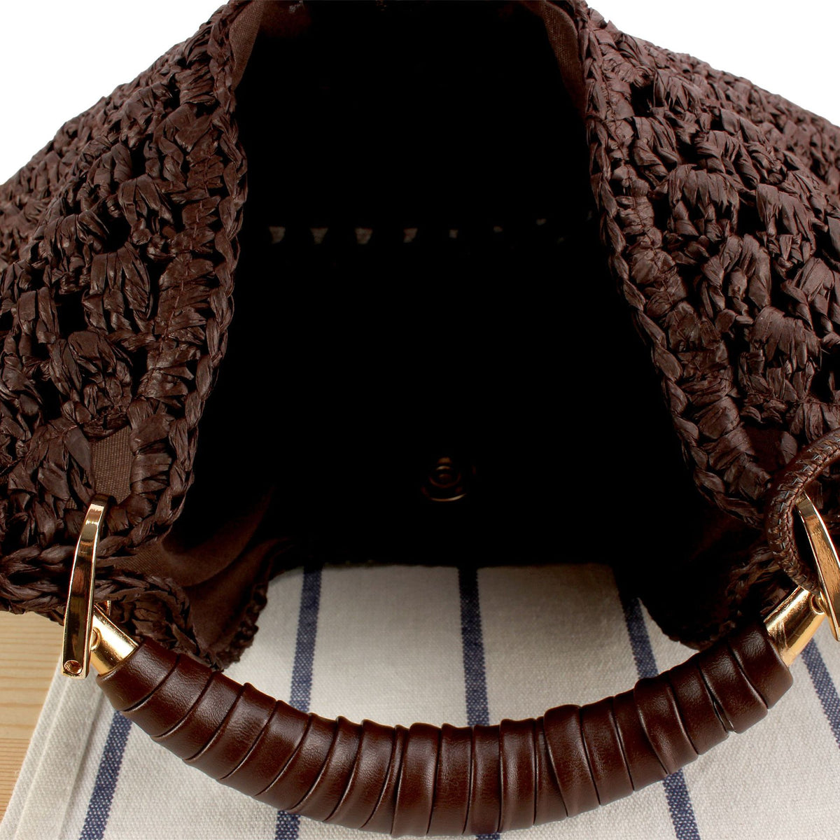 Handtasche Aus Handgearbeitetem Naturmaterial mit Einzigartigem Quastenanhänger Brehn