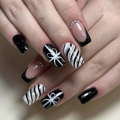 Elegante Schwarz-Weiß Künstliche Nagelverlängerungen Brehn