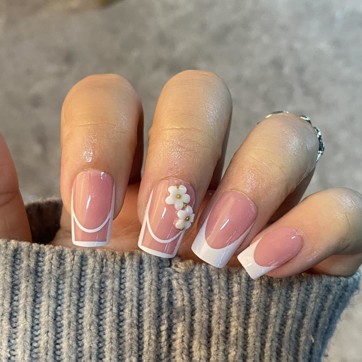 Dekoratives Aufklebe-Nageldesign Brehn