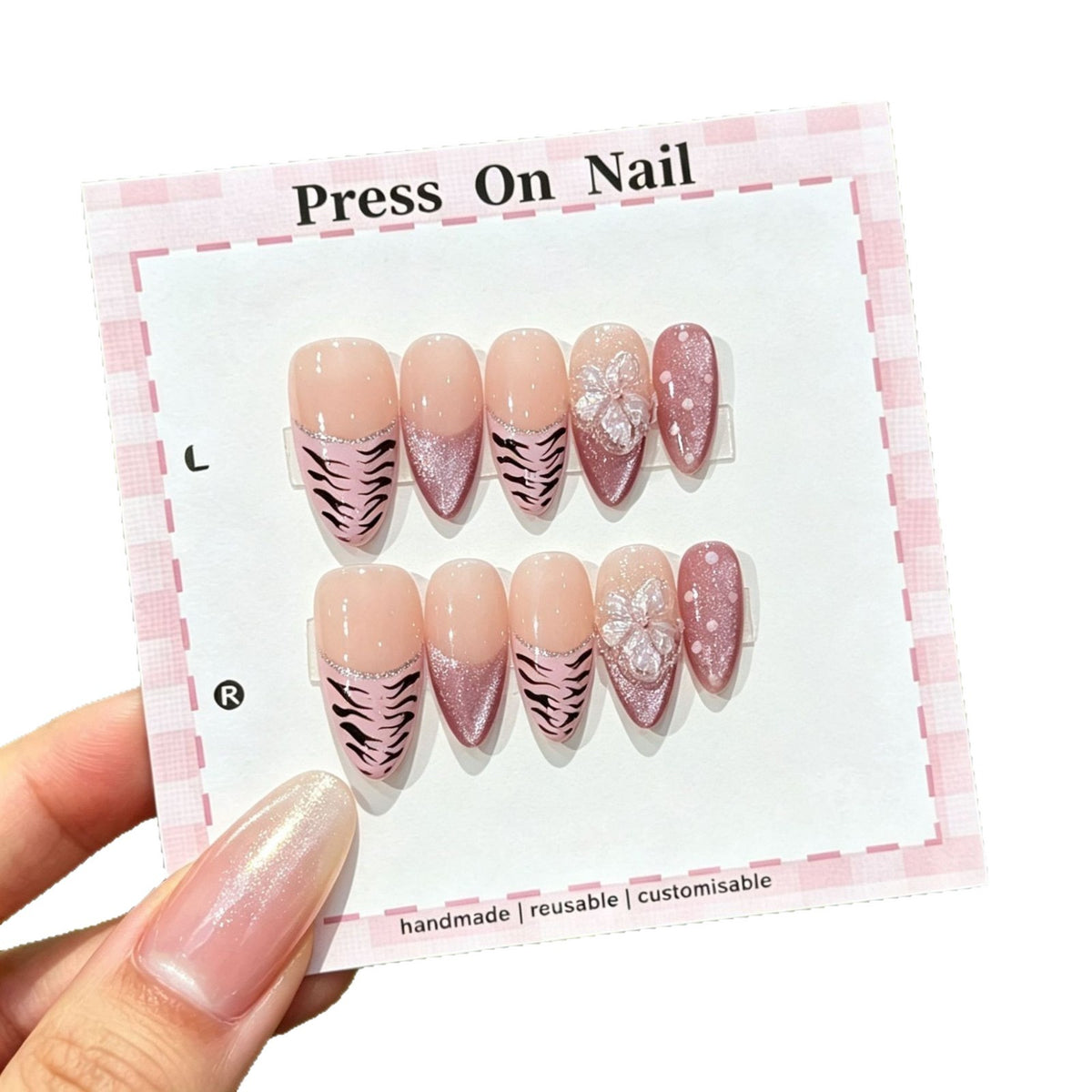 Künstlerisches Press-On Nagel Set mit anpassbarem floralem und Tigerstreifen Design