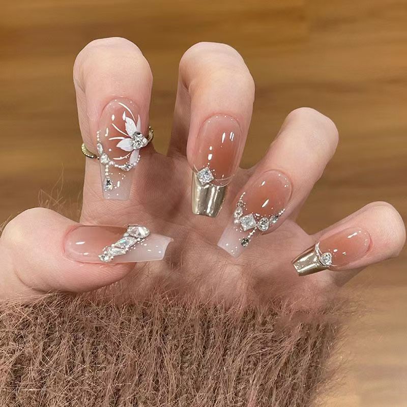 Dekoratives Strass-verziertes Press-On-Nagelset Brehn