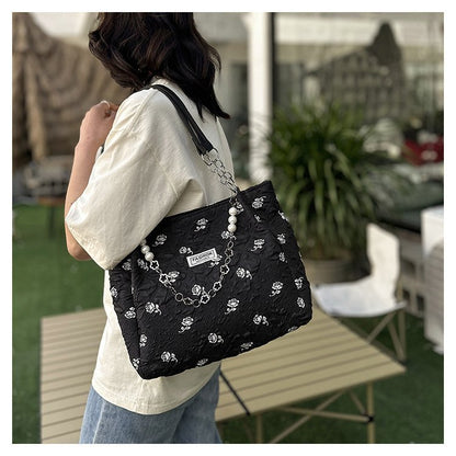 Blumengeschmückte Handtasche