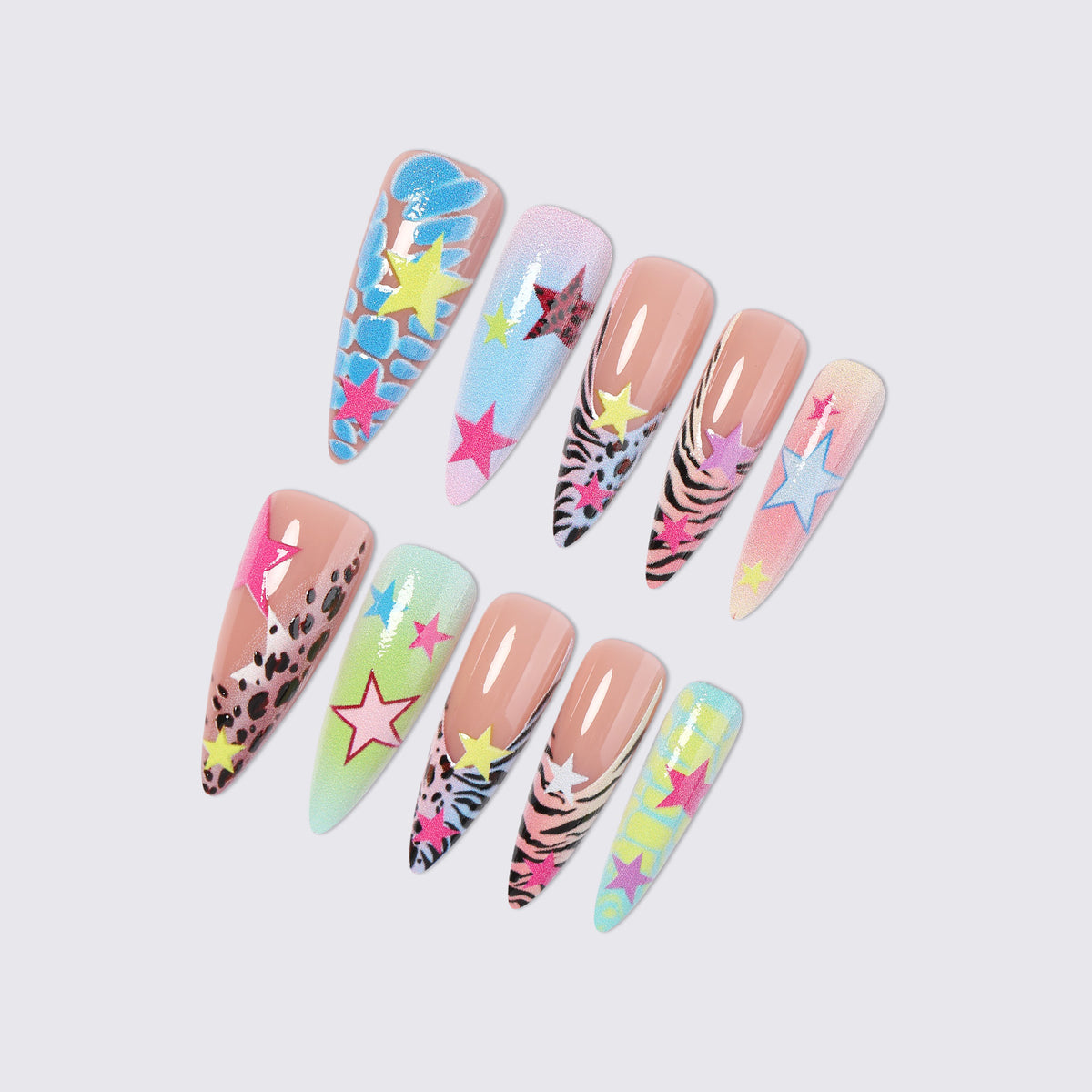 Künstlerisches Press-on-Nagelset mit bunten Sternmustern Brehn