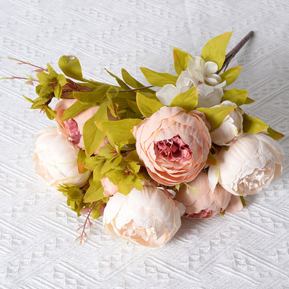 Künstliches Blumenstraußarrangement