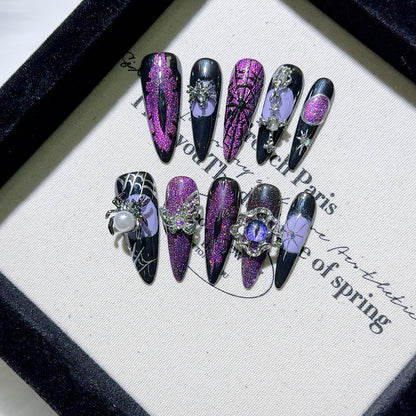 Gothic-inspirierte dekorative Nagelkunst-Tipps