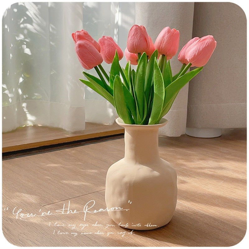 Realistische dekorative Tulpenblumenarrangement