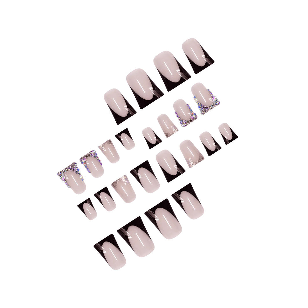 Elegante mit Strass veredelte Nagelverlängerungen Brehn