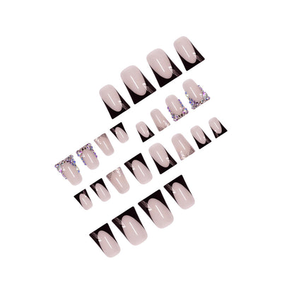 Elegante mit Strass veredelte Nagelverlängerungen Brehn