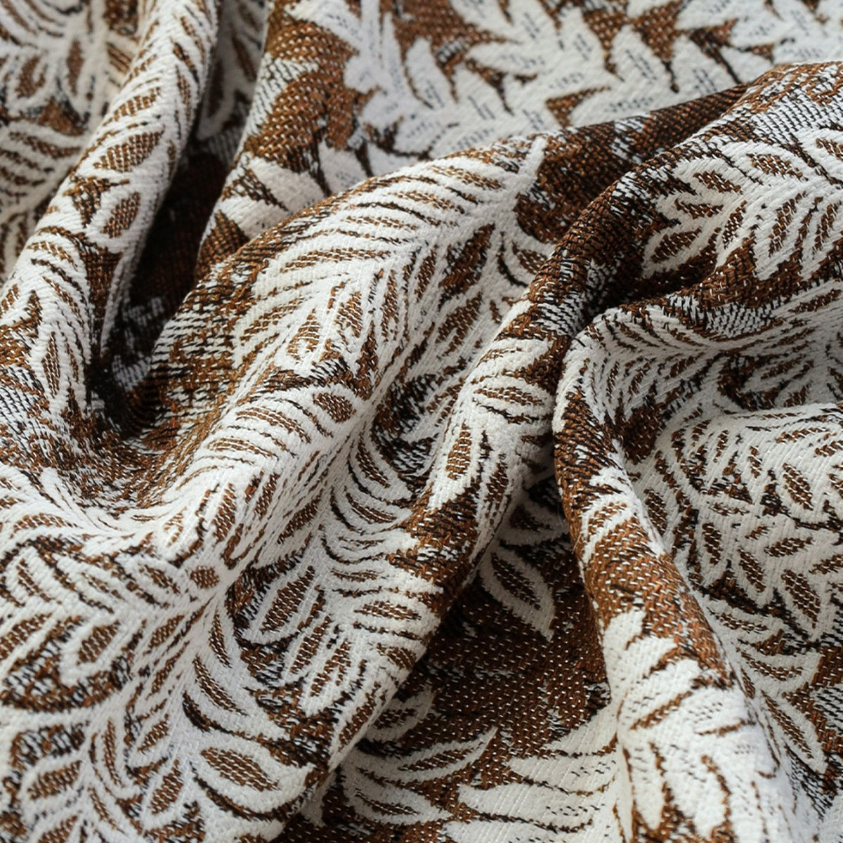 Rechteckiger dekorativer Kissenbezug mit besticktem Blatt‑Jacquard und Fransenrand Brehn