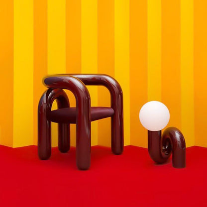 Künstlerische Tischlampe mit einzigartigem Wirbel-Design
