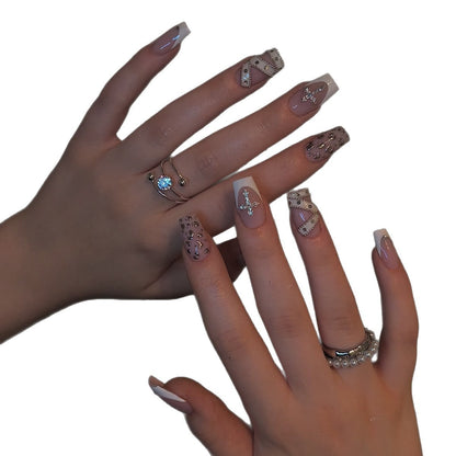 Elegante Nagelkunst mit Glitzer-Design Brehn