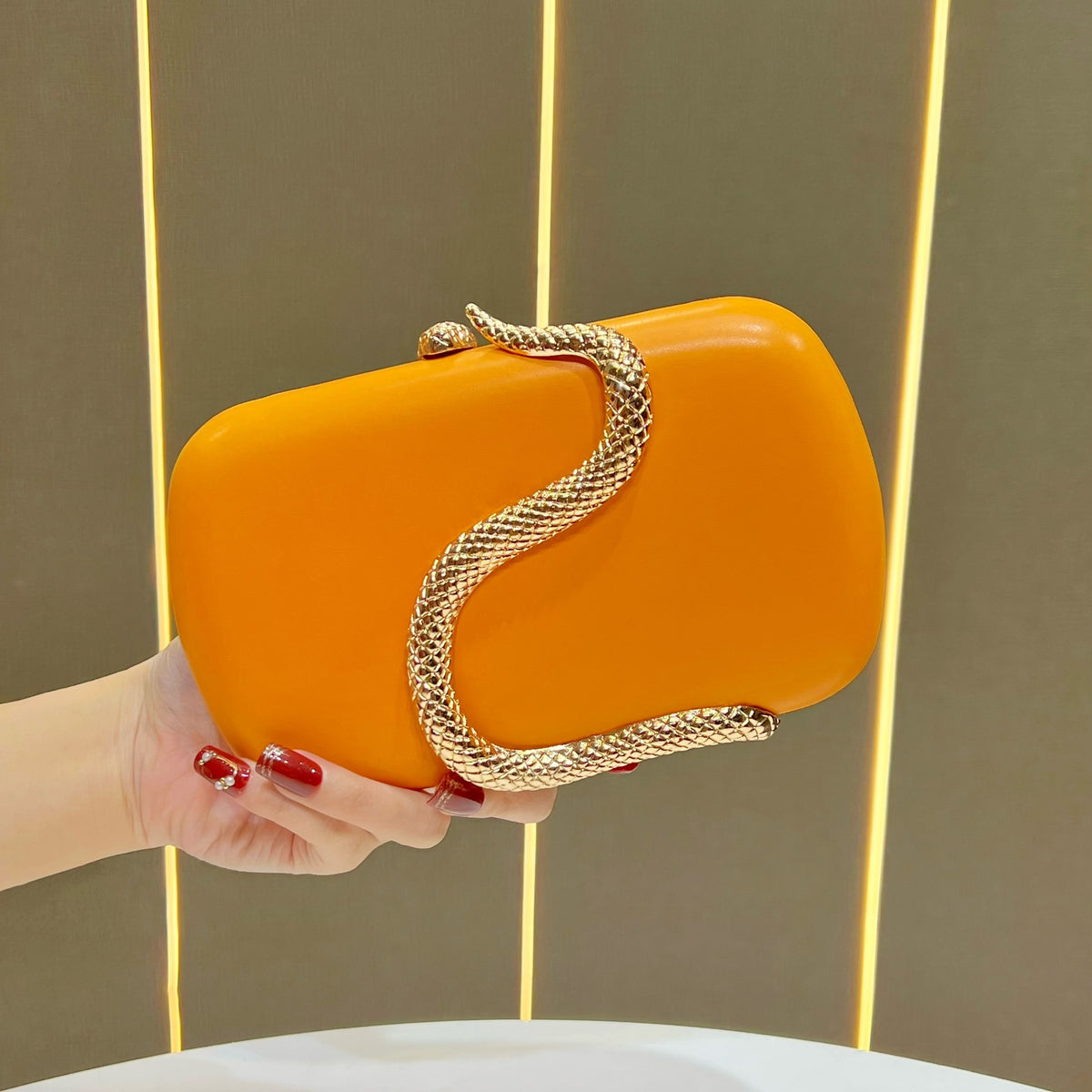 Stylische Schlangen-Detail Abend Clutch