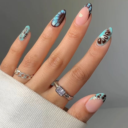 Künstlerische von Schmetterlingen inspirierte Nagelverlängerungen Brehn