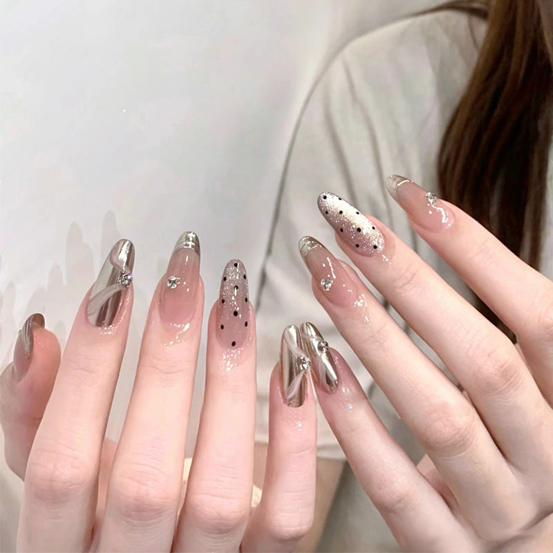 Elegantes Press-On-Nagelset mit glänzendem Finish Brehn