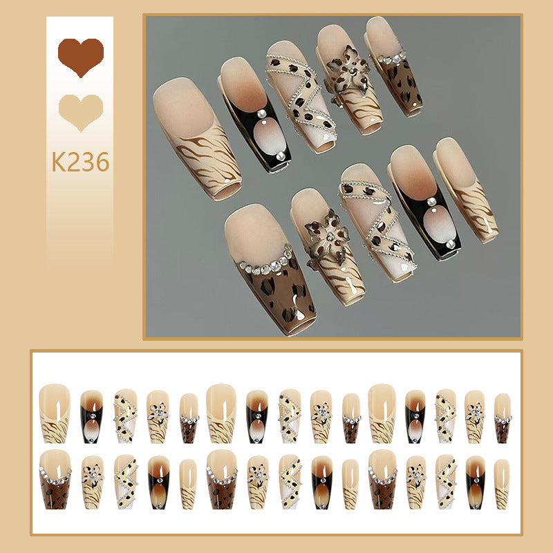 Kunstnägel Set mit einzigartigem Design Brehn
