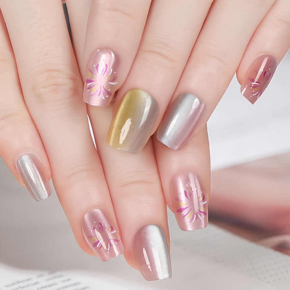 Kunstnägel im modernen Ombre-Design mit floralen Akzenten Brehn