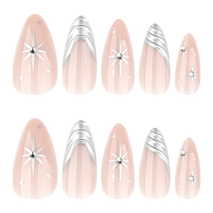 Kunstvolle Nagelverlängerungen mit filigranen Designs Brehn