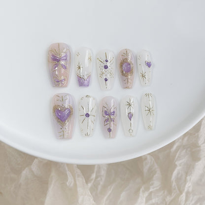 Künstlerisches Press-On Nail Art Set mit eleganten Edelstein-Akzenten
