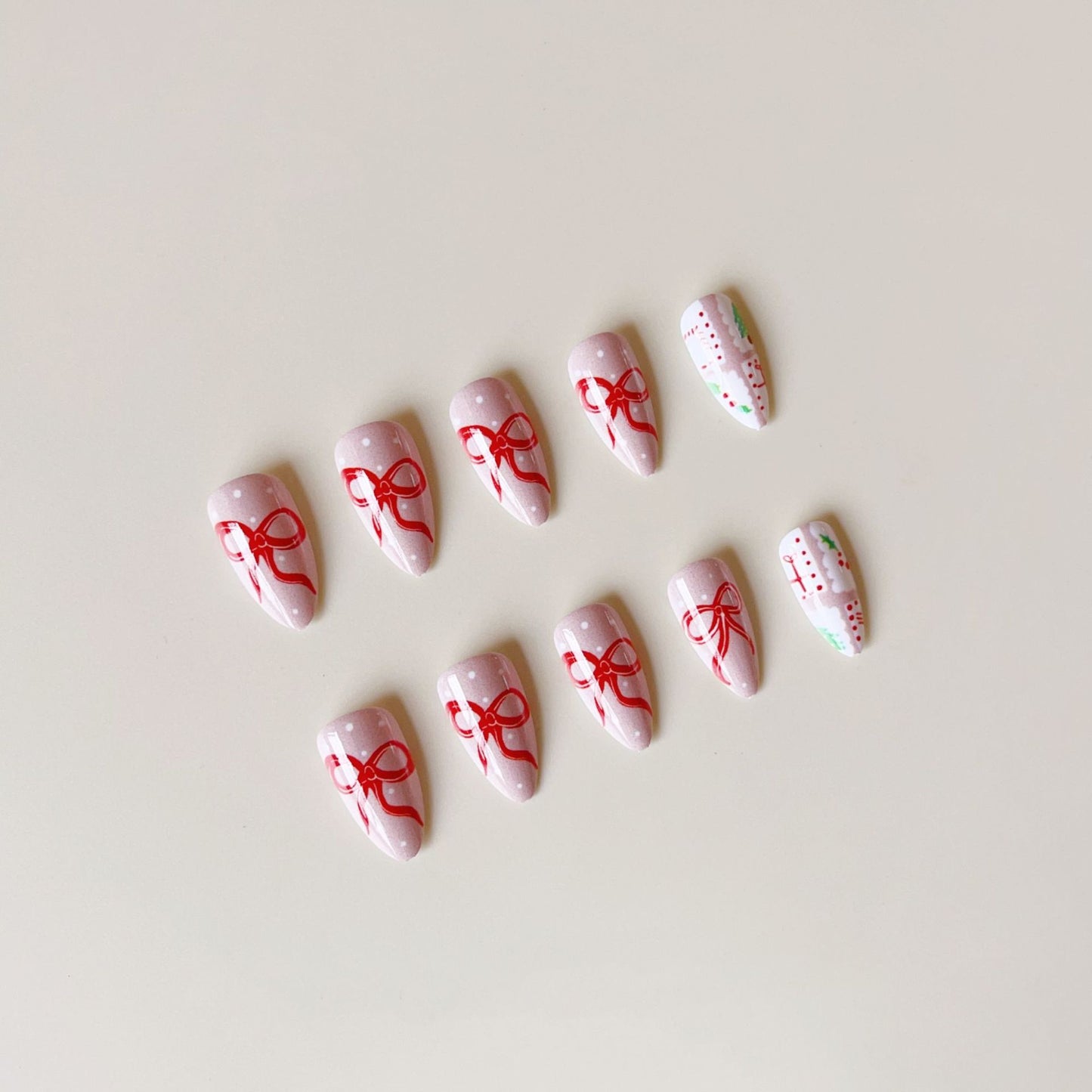 Kunstnagelset mit festlichen Geschenk- und Schleifenmotiven Brehn