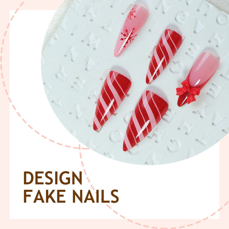 Kreatives Kunstnagelset mit festlichen Motiven und verzierten Akzenten Brehn